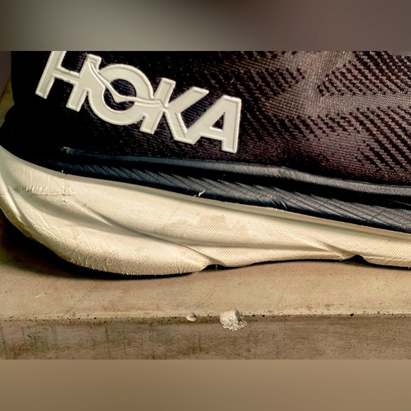 HOKA Clifton 9 Women’s Running Shoes - Black/White - Women’s Size 9.5 B - Picture 9 of 9